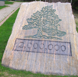 Plaque du sentier de réhabilitation Jane Goodall