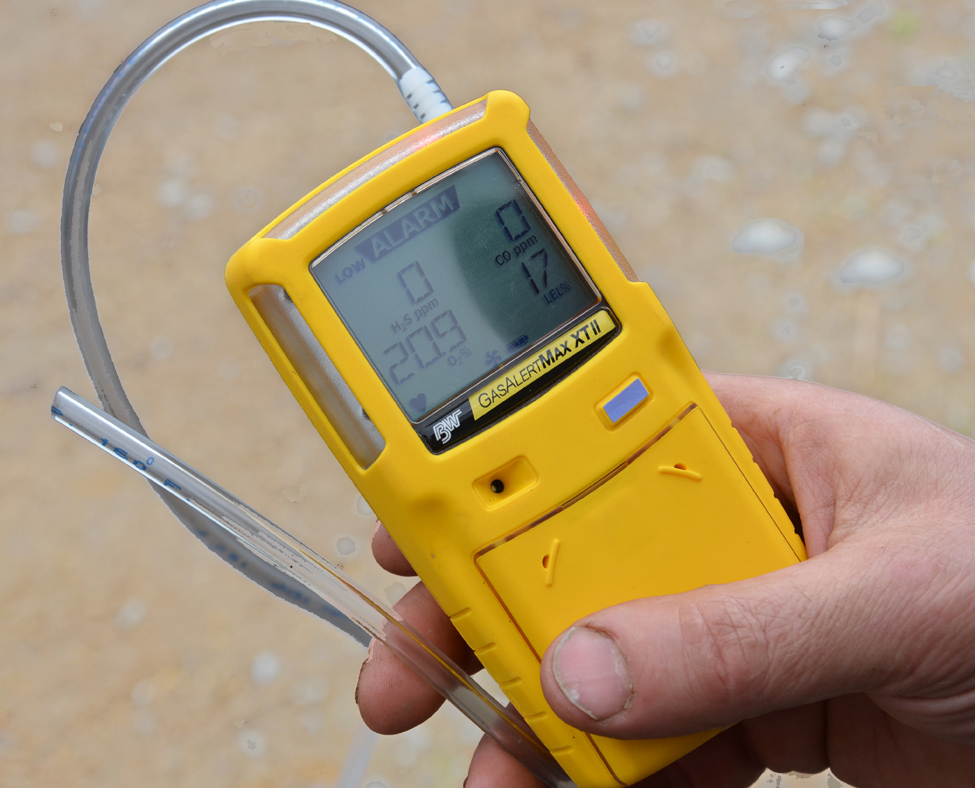 a commercially available handheld multi-gas detector monitor