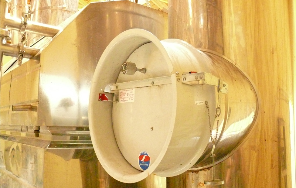 Clapet barométrique installé dans un tuyau de ventilation
