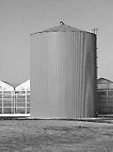 Hot water tank to store heat when supplementing with flue gas carbon dioxide.