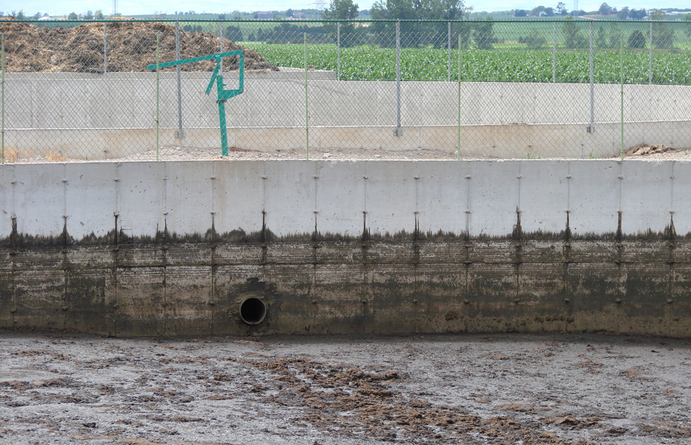 Two tank static separation system showing transfer pipe