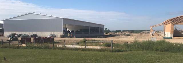 Entrepôt d’aliments de la station d’Elora en construction