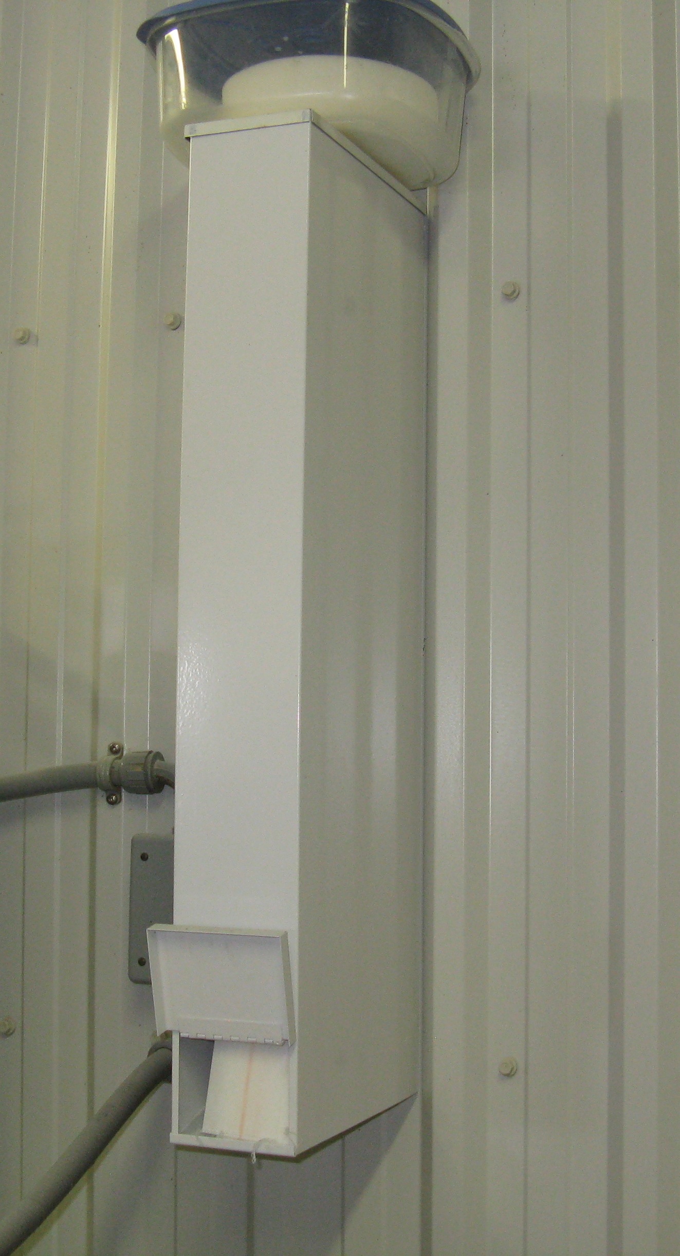 A dust-proof, water-proof filter storage container