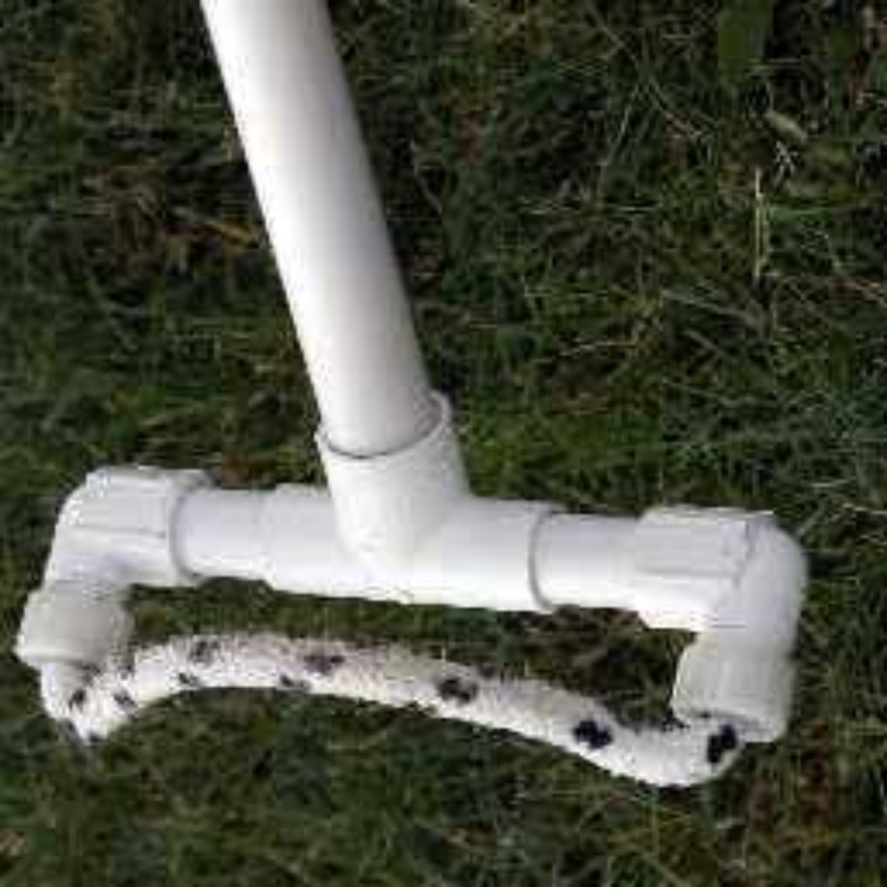 Rope-style wiper/wick system. The photo features a white PVC tube that connects to a C shaped tube. The ends of the C shaped tube are connected by a piece of rope.