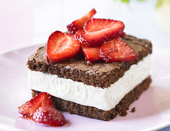 Sandwichs brownies à la crème glacée et aux fraises