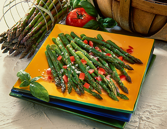Asperges et tomates à la méditerranéenne