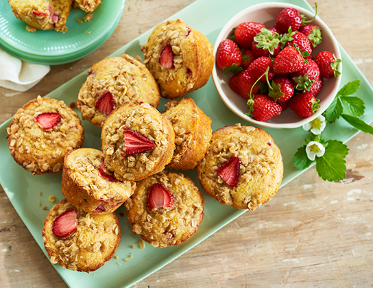 Strawberry Cornmeal Muffins | Foodland Ontario