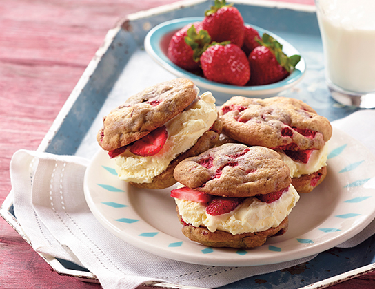 Strawberry Ice Cream Sandwiches | Foodland Ontario
