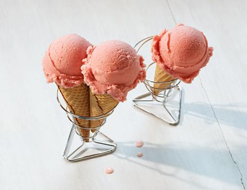 Strawberry Frozen Yogurt iPhone13.14.15兼 The Skinny Case™ - Strawberry Frozen Yogurt | Urban