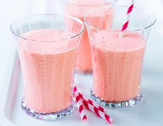 Lait frappé au gâteau au fromage et aux fraises