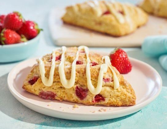 Scones aux fraises et au chocolat blanc
